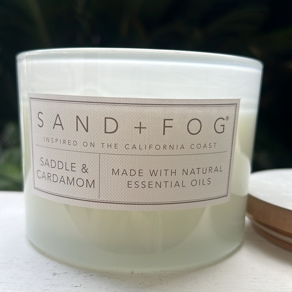 Saddle & Cardamon Scented Candle - Picture 3 of 10